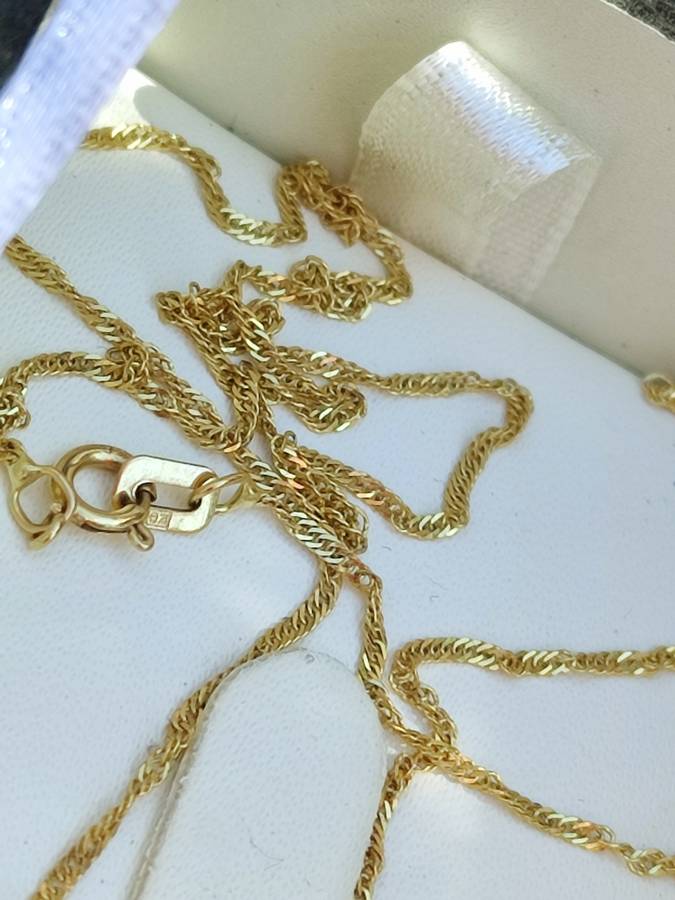 9CT GOLD DIAMOND DOVE PENDANT SET