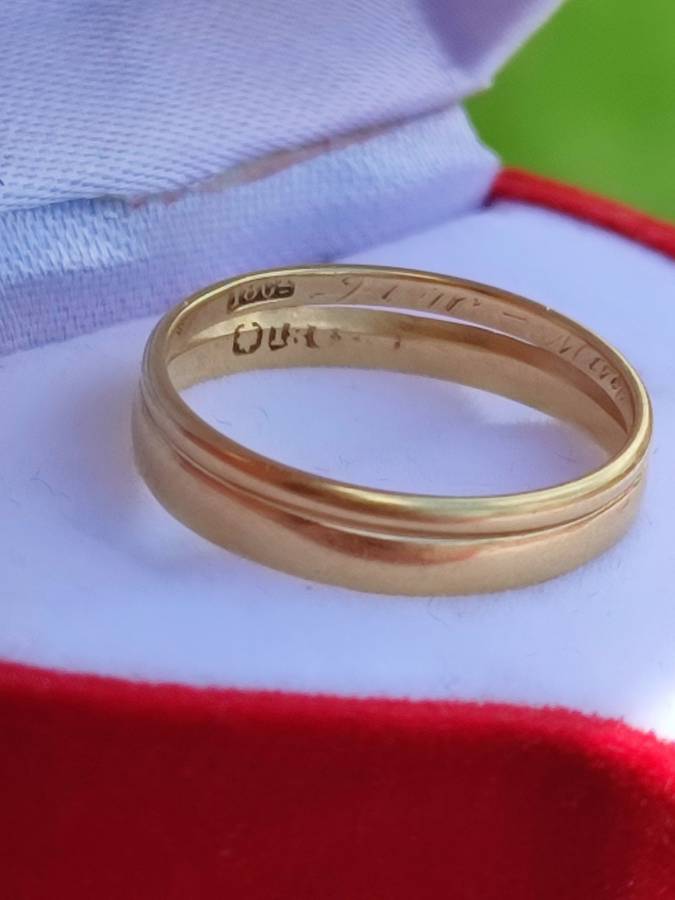 18CT GOLD VINTAGE BANDS