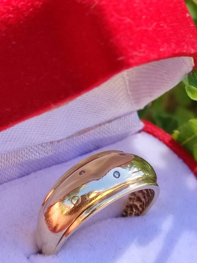 9CT GOLD DIAMOND DOME SHAPED RING