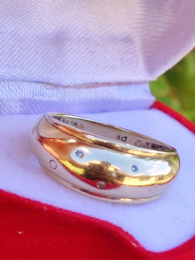 9CT GOLD DIAMOND DOME SHAPED RING