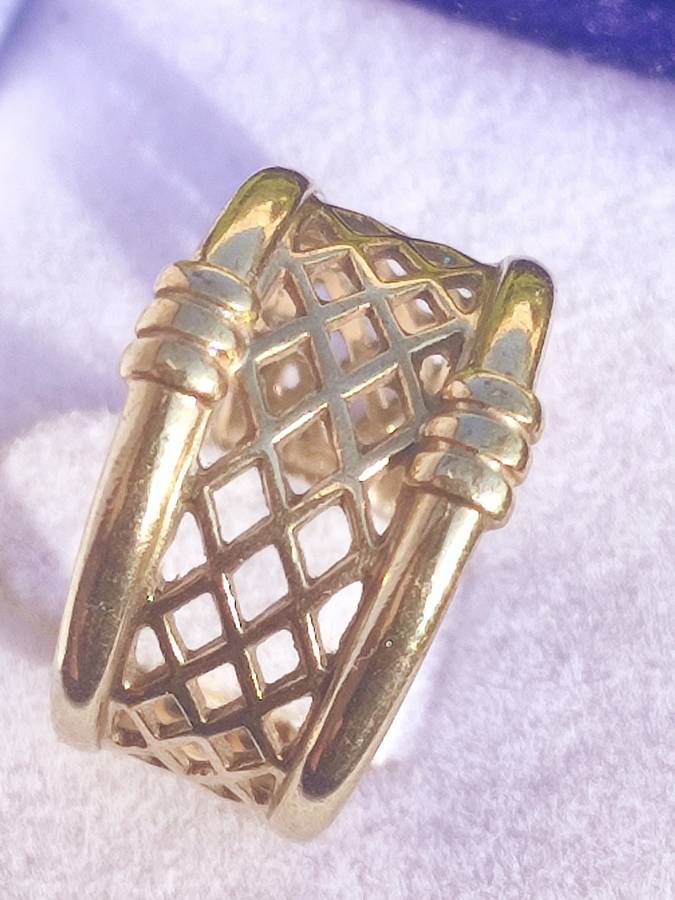 9ct Gold Cutwork Design Ring