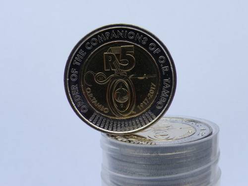 THE NEW COMMEMORATIVE R5 IN RECOGNITION OF THE ''ORDER OF THECOMPANIONS OF OR TAMBO''. 18 UNC P/TUBE