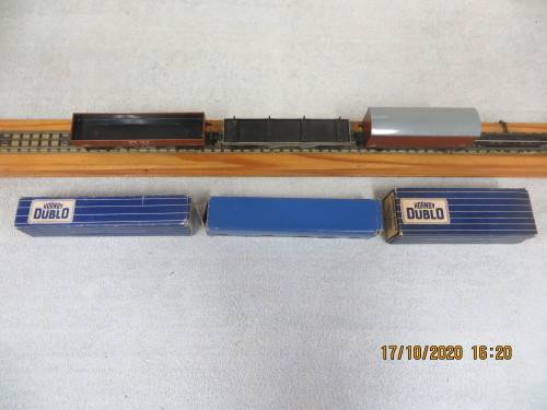 Hornby Dublo LWB wagons - Boxed x 3