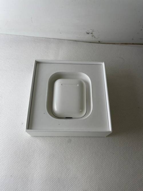 Airpods with charging case- Only 1 Airpod