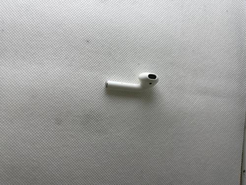 Airpods with charging case- Only 1 Airpod