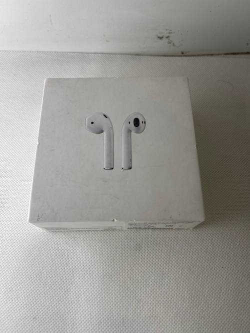Airpods with charging case- Only 1 Airpod