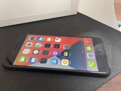 Warehouse Clearance : IPhone 7 Plus 256 GB + No touch ID  (Read Description)