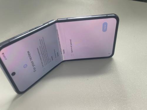 TRADE ON CLEARANCE : SAMSUNG Z FLIP 4 - PLEASE READ