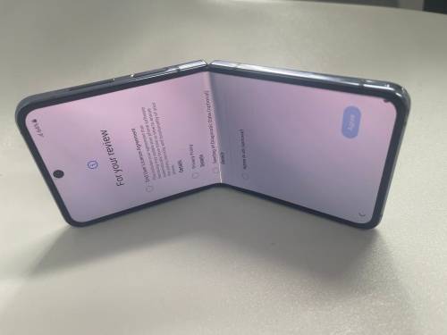 TRADE ON CLEARANCE : SAMSUNG Z FLIP 4 - PLEASE READ