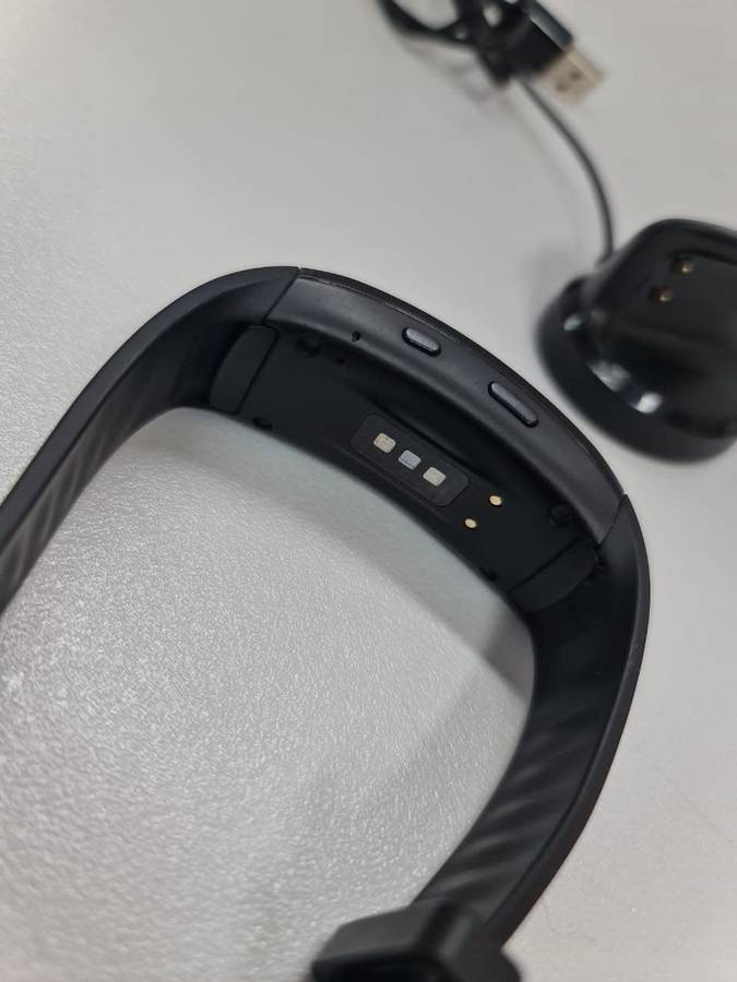 Warehouse clearance !! Samsung Gear fit 2 Pro - large