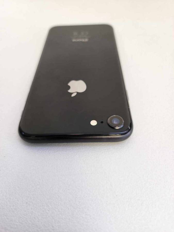 iPhone 8 64GB preowned