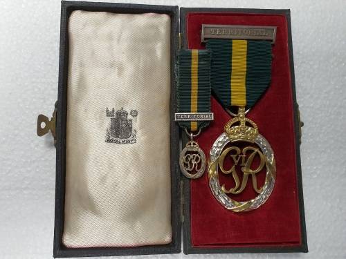 Efficiency Decoration Elizabeth II Issue - Bar Territorial & Miniature in Royal Mint Case