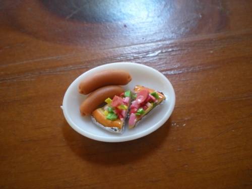Miniature Food, Re-ment, Dollhouse Miniature 2 pieces of Pizza and 2 sausages on Plastic Dish