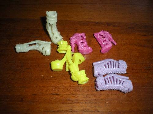 Barbie Fashion House, Barbie Shoes  4 pairs of designer shoes