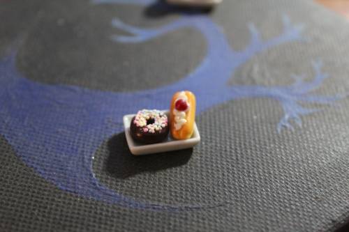 Miniature Food, Re-ment, Collectable Dollhouse Miniature, Doughnut and Eclair on Plate