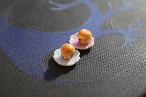 Miniature Food, Re-ment, Collectable Dollhouse Miniature, Cupcakes on Plate x2