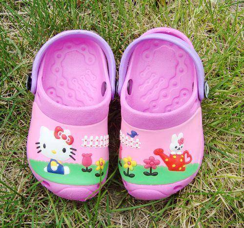 Hello Kitty Crocs, Size 6 to 7