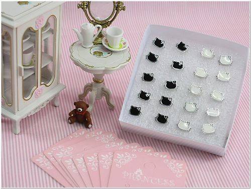 Hello Kitty Earrings with black Enamel, 1 pair