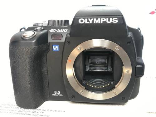 Olympus E-500 digital camera Body in very good working condition.