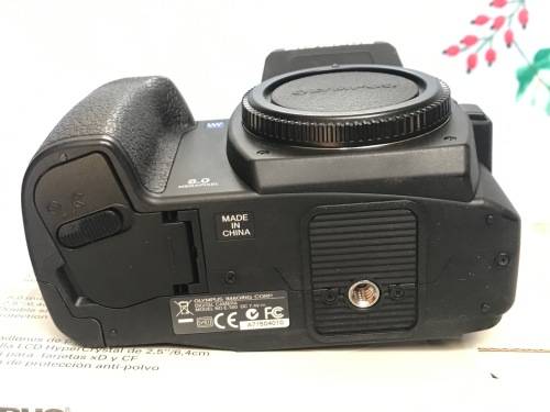 Olympus E-500 digital camera Body in very good working condition.