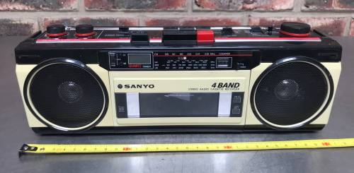 Sanyo M-S350LE 4-Band stereo portable vintage retro cassette recorder from the 80ties boombox