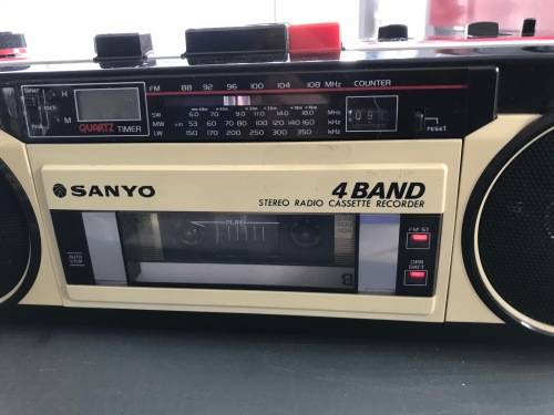 Sanyo M-S350LE 4-Band stereo portable vintage retro cassette recorder from the 80ties boombox