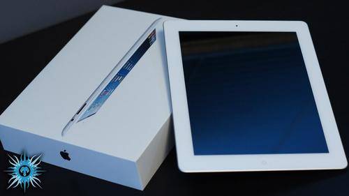 APPLE iPAD 4, WHITE, 16 GIG, RETINA DISPLAY, WI-FI ONLY, LIKE NEW WITH COVER.
