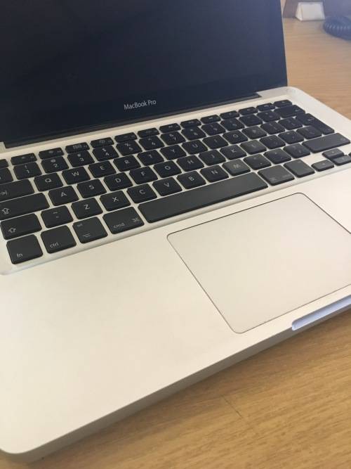 APPLE MacBook Pro ( PLEASE READ )