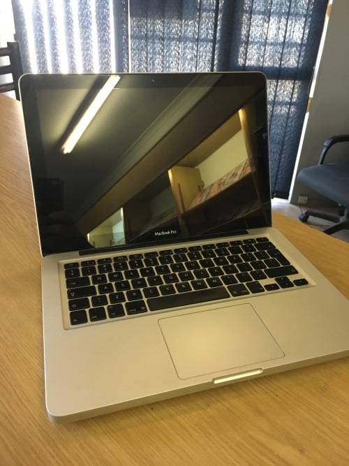 APPLE MacBook Pro ( PLEASE READ )