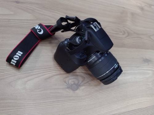 canon 2000d slr camera