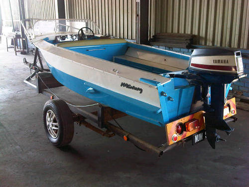 DAM OR BAY BOAT, CAN SIT UP TO 6 PERSONS