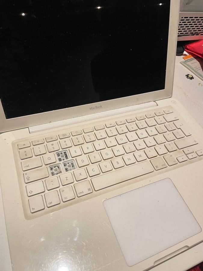 MacBook Unibody (FOR PARTS)
