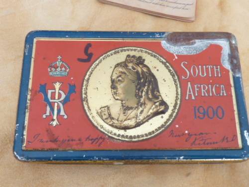 WW1 CHOCOLATE TIN given to South African Troops from Queen Victoria SCARCE + Booklet
