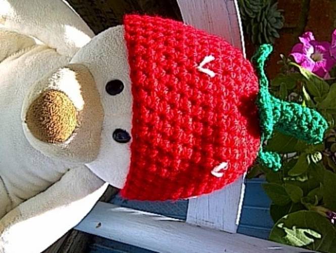Crafty Stuff: Crochet Baby BeanieStrawberry