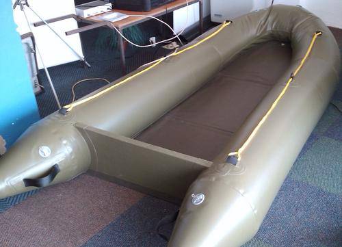 INFLATABLE BOAT:  HEAVY DUTY RUBBER DUCK BOAT.