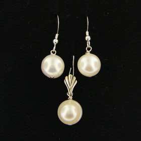Natrural white Pearl Earings and Pendant Set. Sterling Silver.