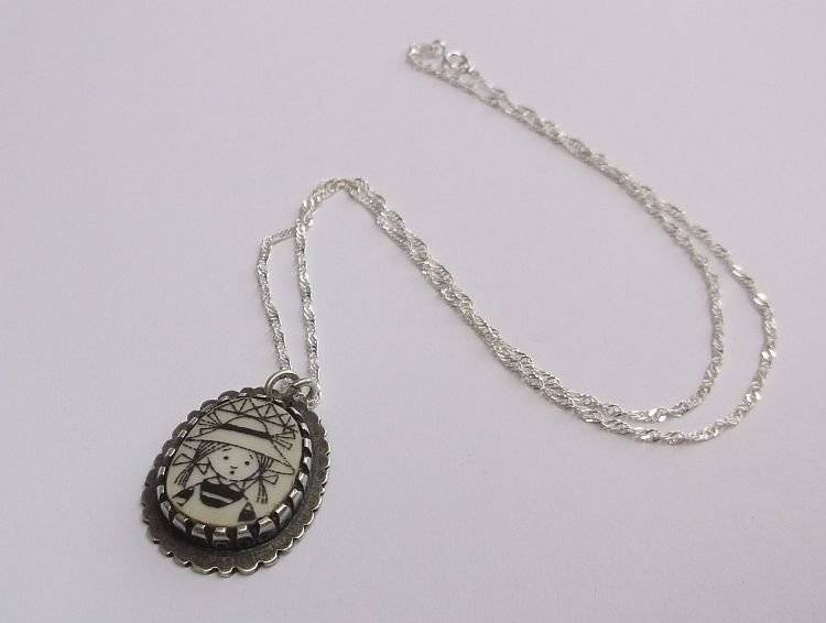 A LOVELY STERLING SILVER NECKLACE WITH AN ADORABLE STERLING SILVER PENDANT...TOO CUTE !!!