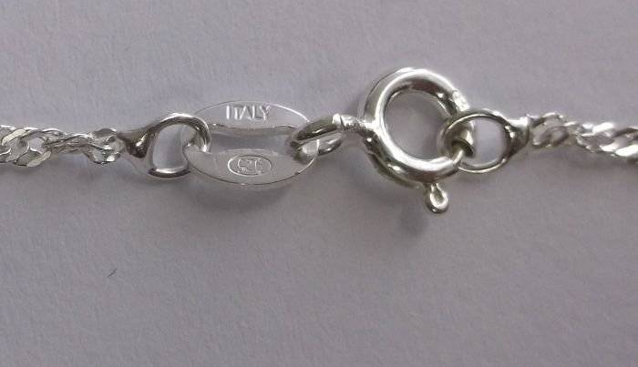 A LOVELY STERLING SILVER NECKLACE WITH AN ADORABLE STERLING SILVER PENDANT...TOO CUTE !!!