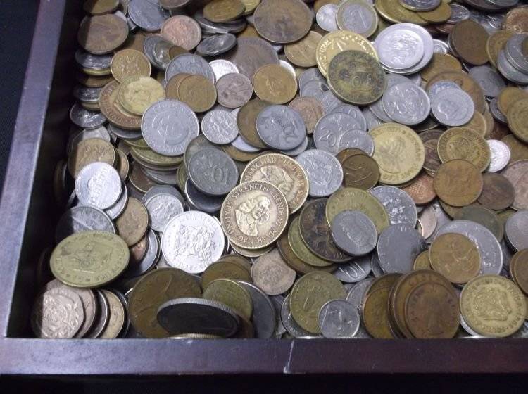 BID PER COIN !! 1000 WORLD COINS STARTING AT R 1 PER COIN...VARIOUS SIZES AND COUNTRIES !!!
