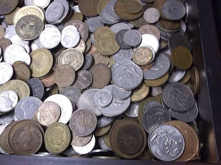 BID PER COIN !! 1000 WORLD COINS STARTING AT R 1 PER COIN...VARIOUS SIZES AND COUNTRIES !!!