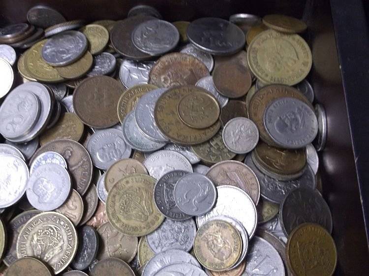 BID PER COIN !! 1000 WORLD COINS STARTING AT R 1 PER COIN...VARIOUS SIZES AND COUNTRIES !!!