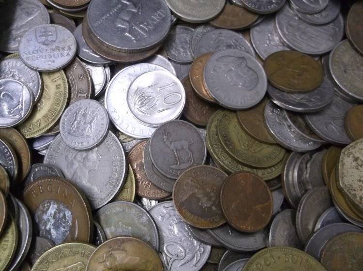 BID PER COIN !! 1000 WORLD COINS STARTING AT R 1 PER COIN...VARIOUS SIZES AND COUNTRIES !!!