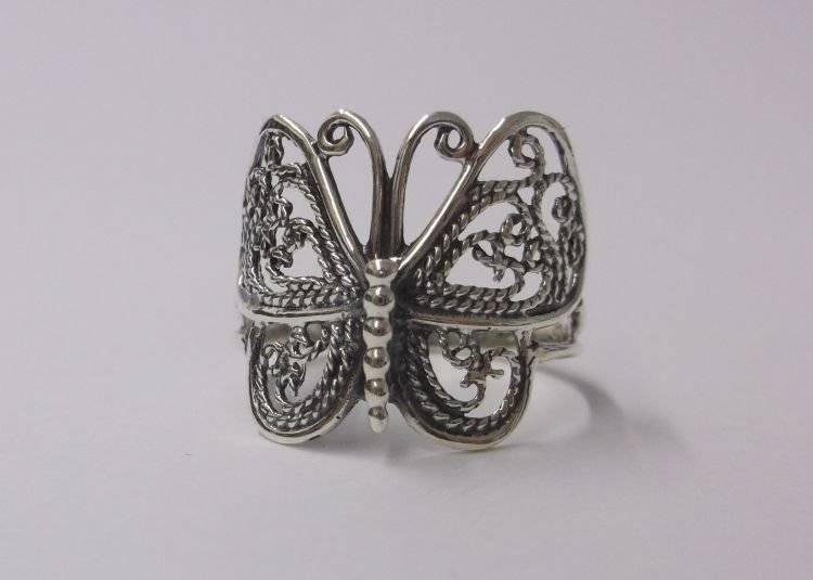 AN ABSOLUTELY GORGEOUS INTRICATELY DETAILED FILIGREE TYPE SOLID STERLING SILVER BUTTERFLY RING ..WOW