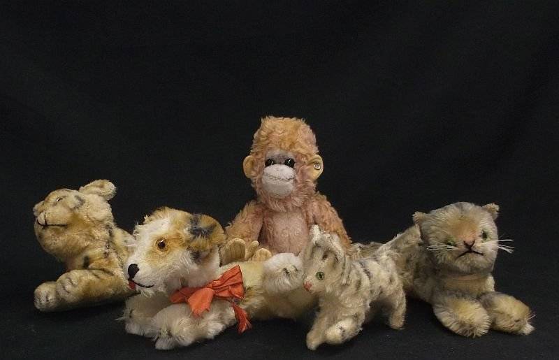 3 STEIFF LIKE CATS ....1 STEIFF LIKE DOG AND A GENUINE STEIFF MONKEY WITH A BUTTON IN HIS EAR !!