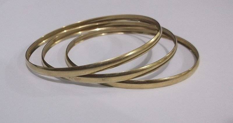FANTASTIC DEAL .....THREE GORGEOUS SOLID 9 CARAT GOLD BANGLES ....BID FOR THE LOT