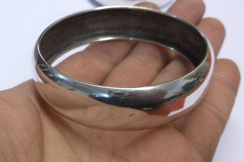 A MAGNIFICENT PAIR OF SUPER QUALITY STERLING SILVER BANGLES ...ITALIAN ...WIDE ....WOW !!!!