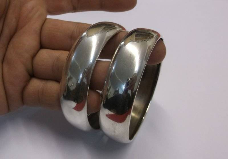 A MAGNIFICENT PAIR OF SUPER QUALITY STERLING SILVER BANGLES ...ITALIAN ...WIDE ....WOW !!!!