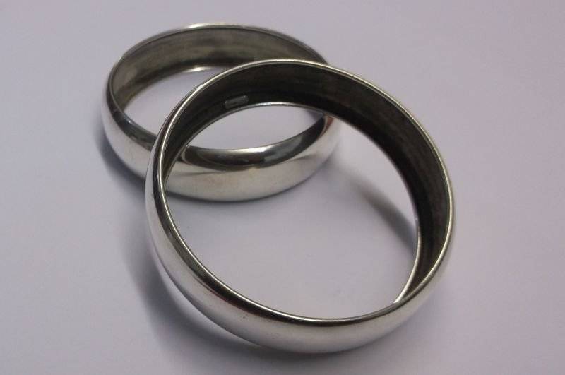 A MAGNIFICENT PAIR OF SUPER QUALITY STERLING SILVER BANGLES ...ITALIAN ...WIDE ....WOW !!!!