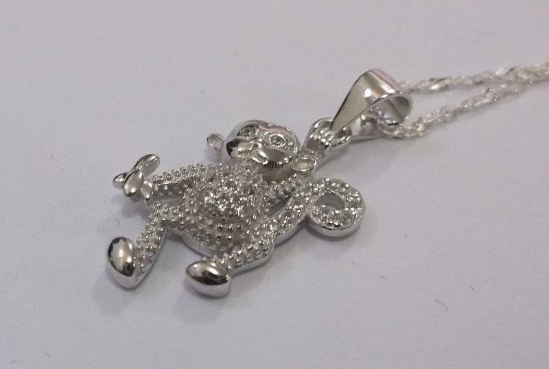 A CUTE STERLING SILVER MONKEY WITH BANANA PENDANT PLUS A 45 CM STERLING SILVER NECKLACE