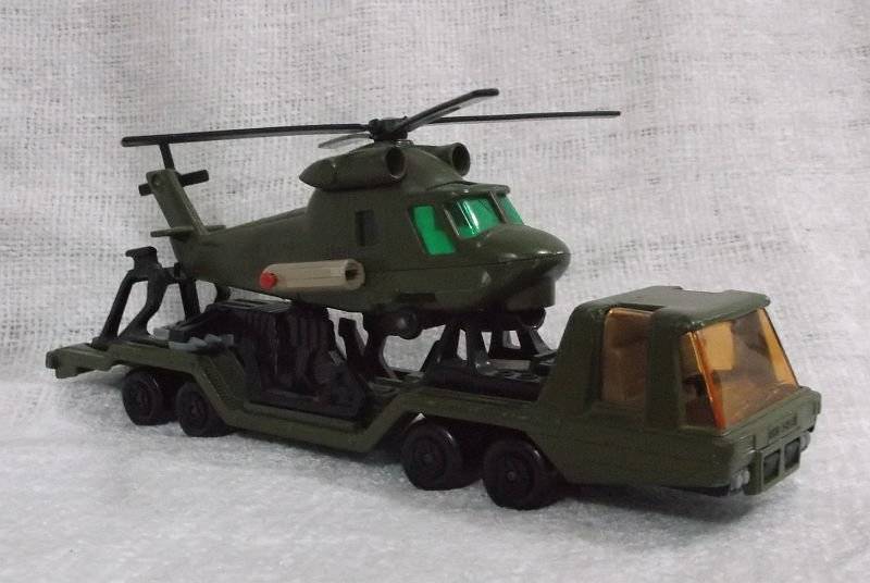 A TOTALLY COOL VINTAGE MATCHBOX LESNEY DIE CAST METAL MILITARY AIRCRAFT CARRIER AND HELICOPTER ..WOW